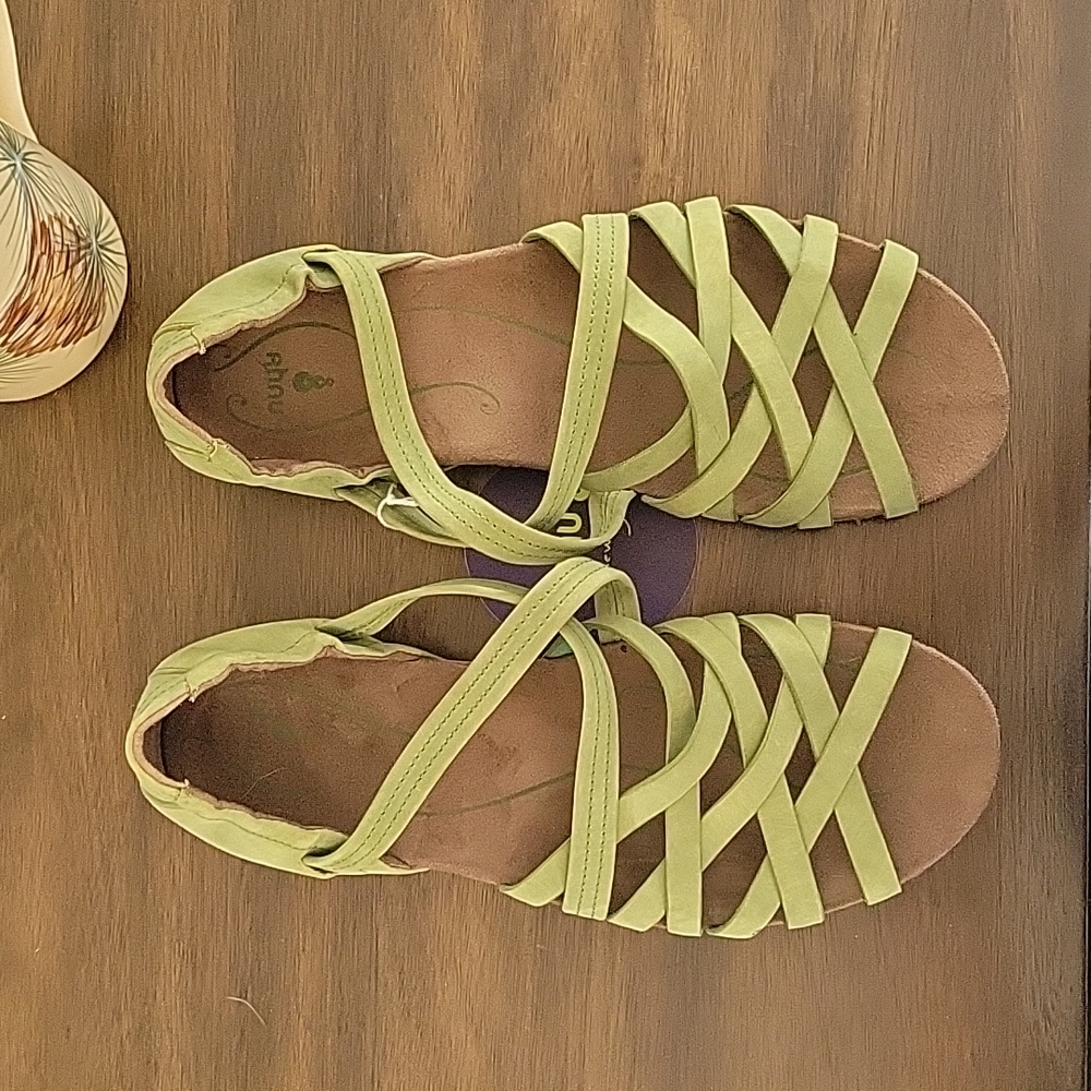 NWTO Ahnu leather sandals, sz 9